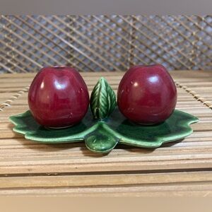 🦋2 For $50🦋 Ceramic Apple Salt and Pepper Shakers